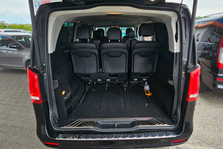 Mercedes-Benz Classe V, minivan a 7 posti, vano bagagli
