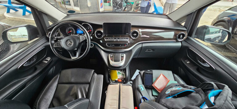 Mercedes-Benz Classe V, minivan a 7 posti, dettaglio cruscotto