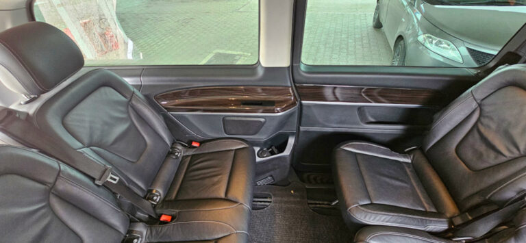 Mercedes-Benz Classe V, minivan a 7 posti, dettaglio finiture posteriori