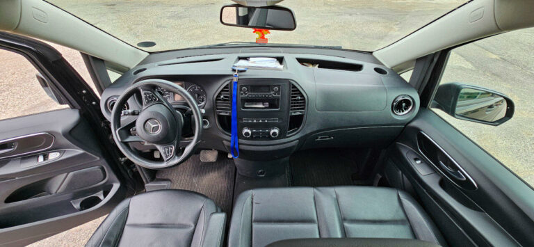 Minivan Mercedes-Benz Vito 8 posti, sedili anteriori