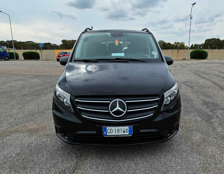 Minivan Mercedes-Benz Vito 8 posti, anteriore