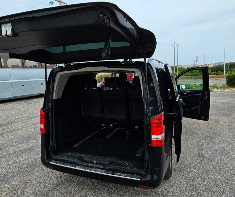 Minivan Mercedes-Benz Vito 8 posti, bagagliaio